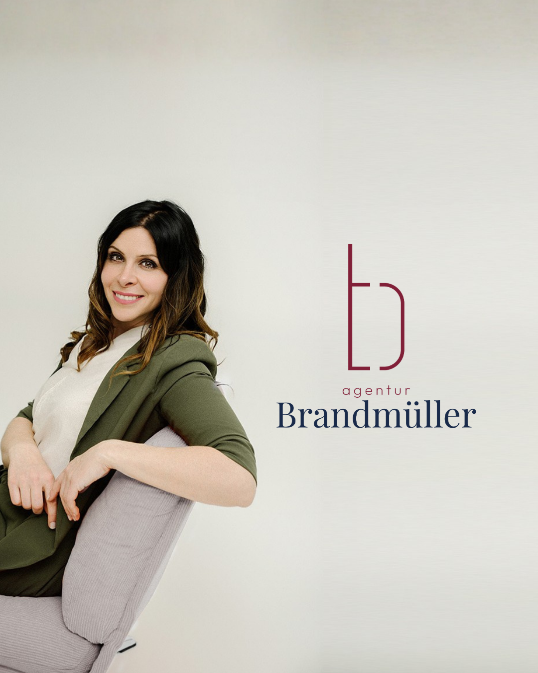 Logo von Agentur Brandmüller mit Foto von Geschäftsführerin Tina Brandmüller in quadratisch